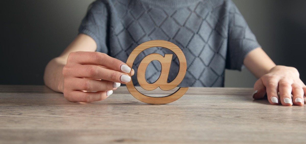 Person writing a polite email request