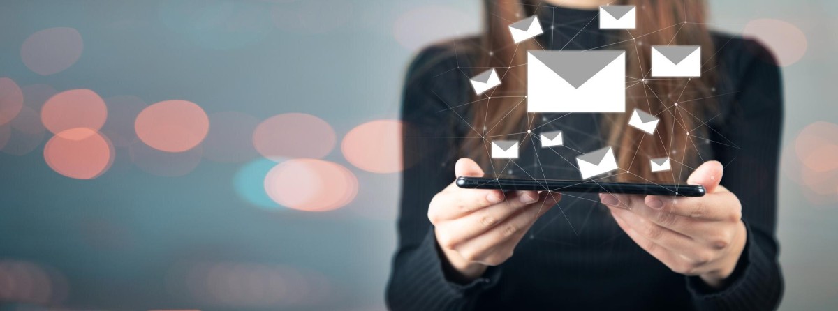 Person sending emails to multiple influencers