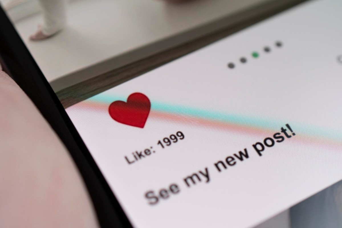 Person scheduling repeated social media posts