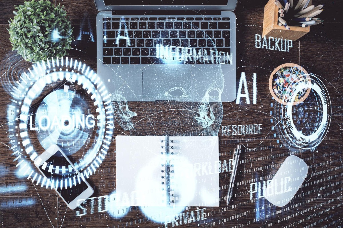 AI robot analyzing blog topic data