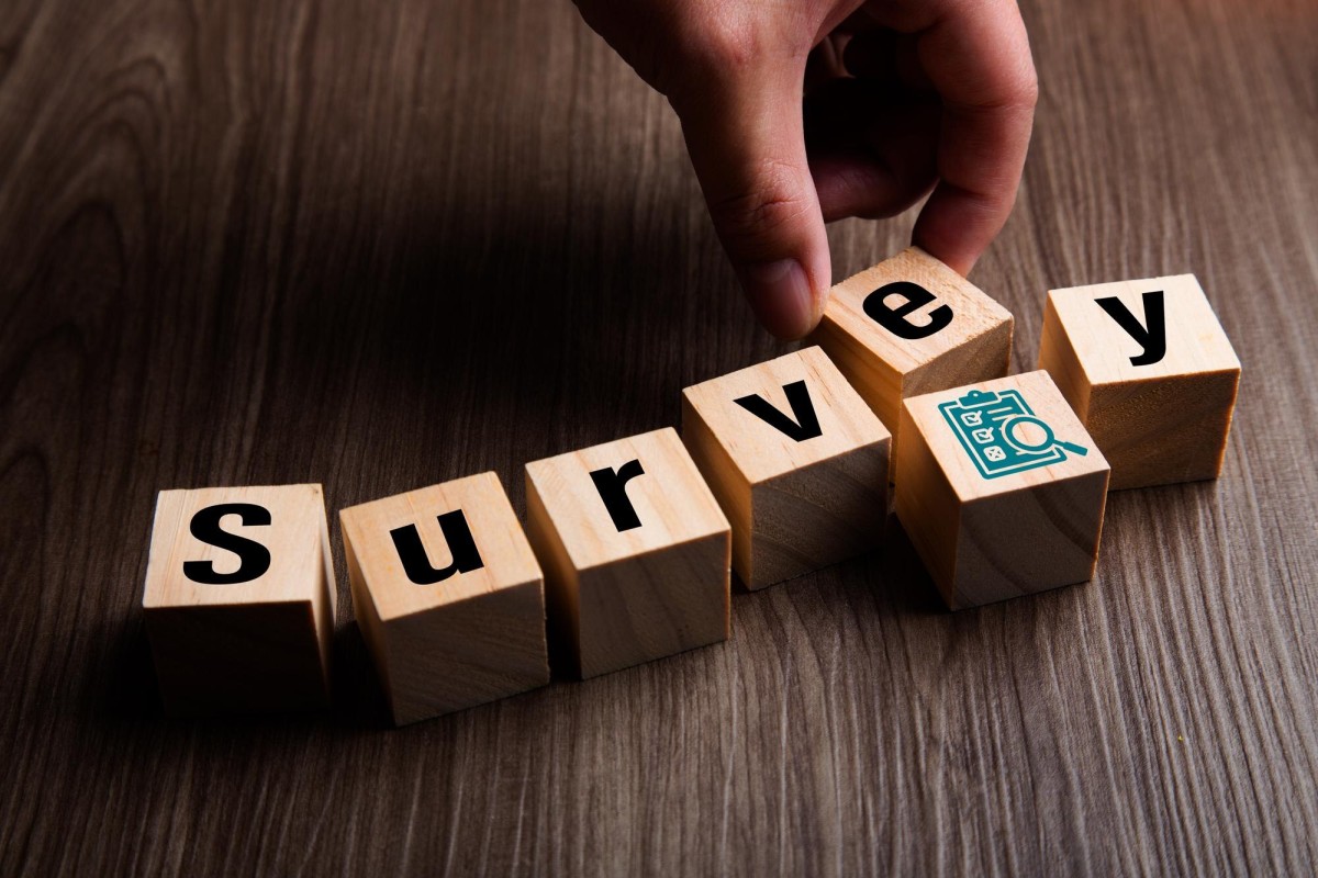 Person submitting feedback on a form