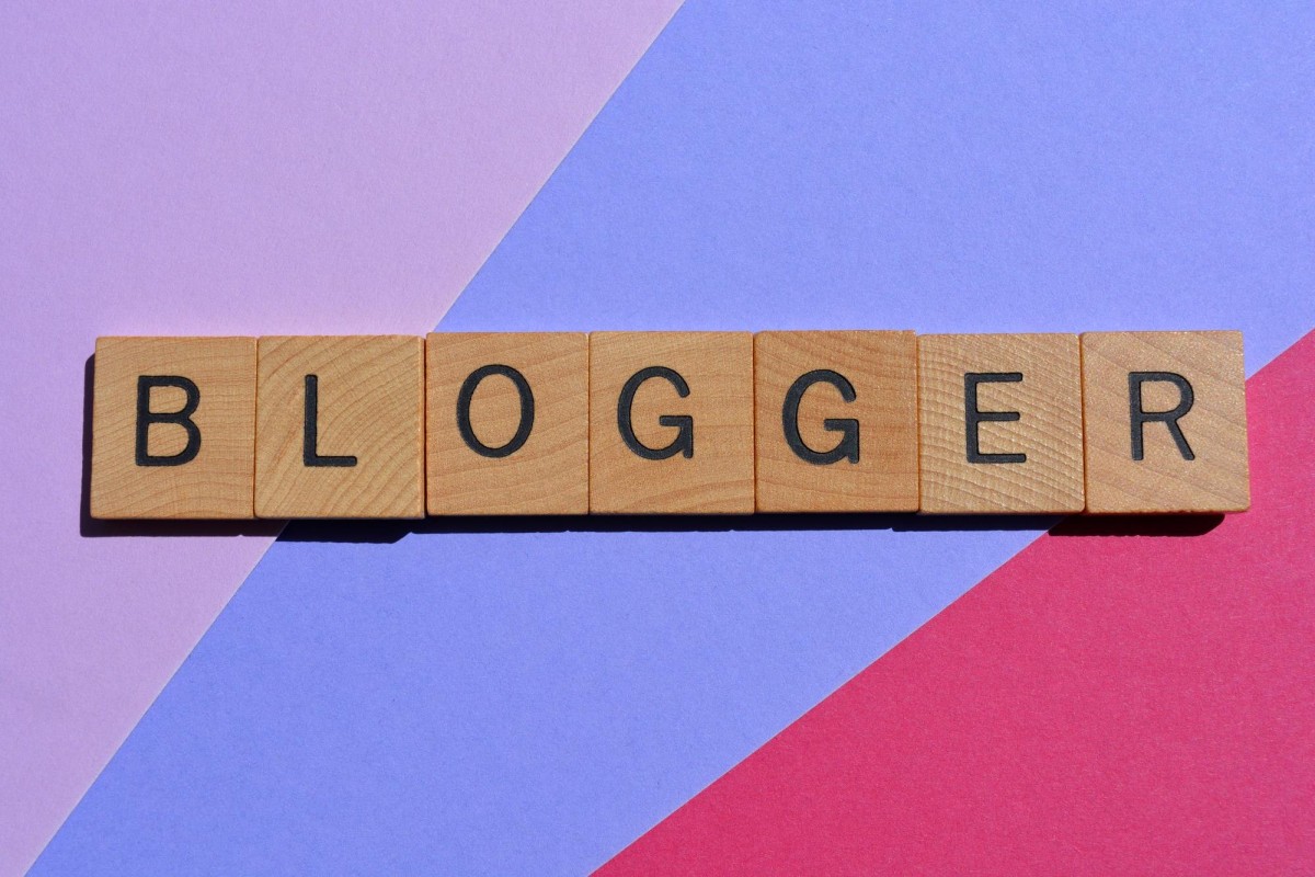 Blogger adding images to a post