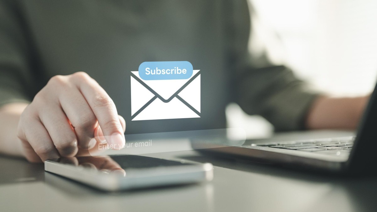 Person subscribing to email newsletter online