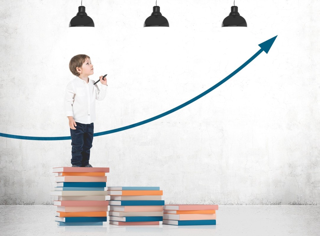 Beginner reading foundational evergreen learning content