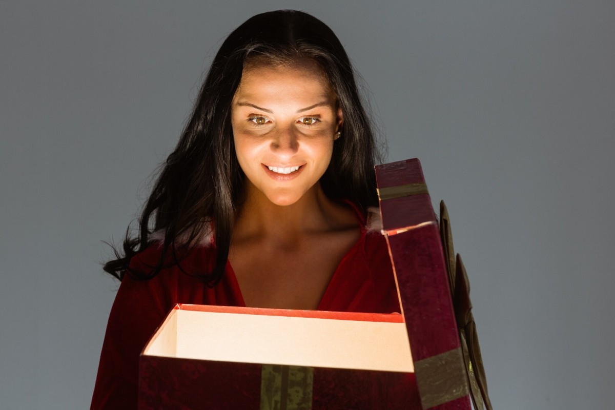 Kindle device displaying exclusive digital content