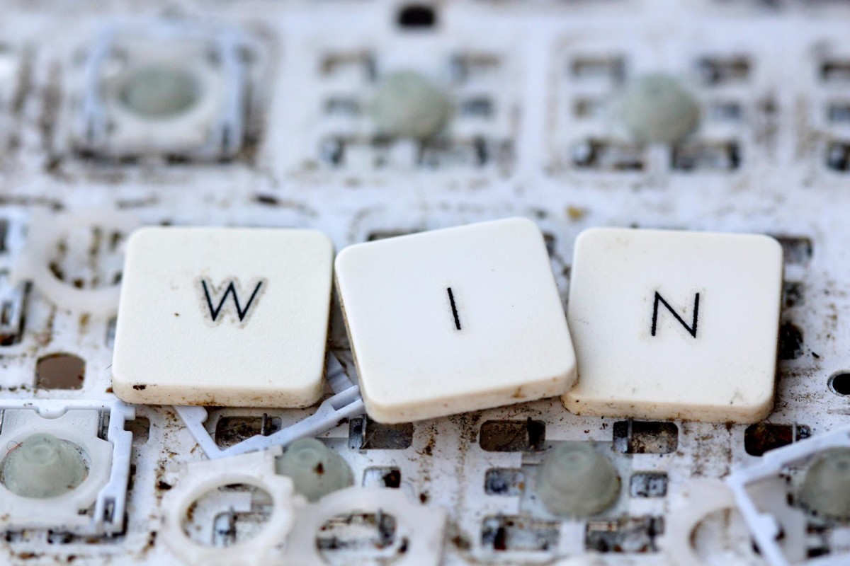 Magnifying glass analyzing keyword competition data