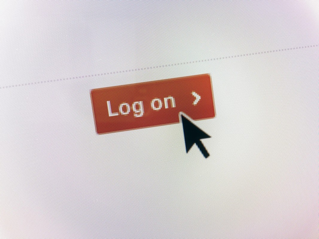 Clicking external link opens new browser tab