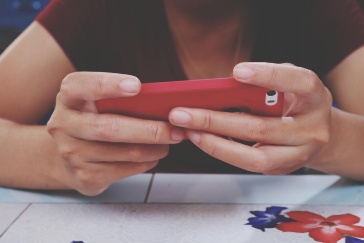 Social media sharing icons and viral content