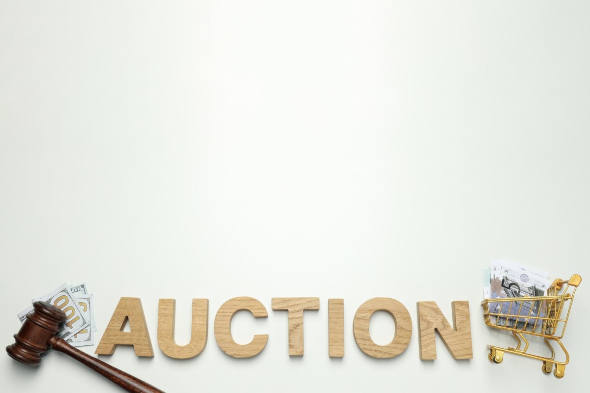 Header bidding auction process for publishers