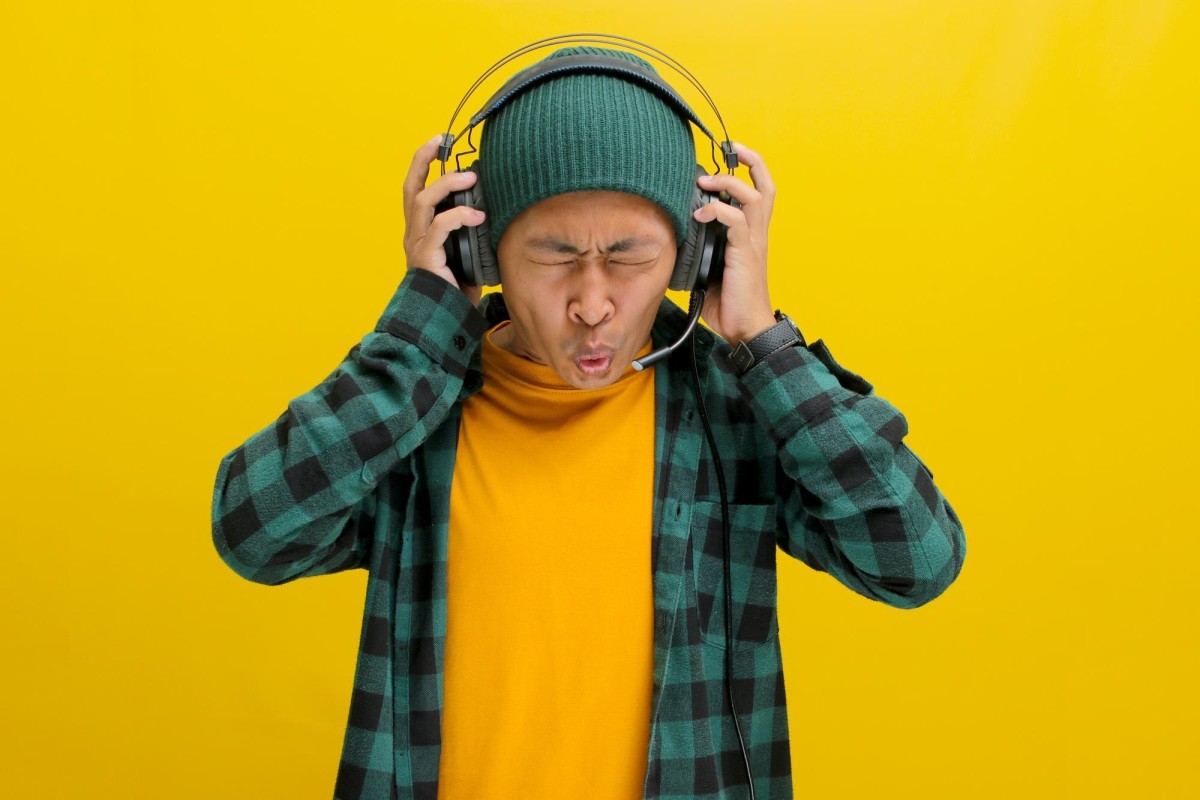 Person looking confused at laptop screen