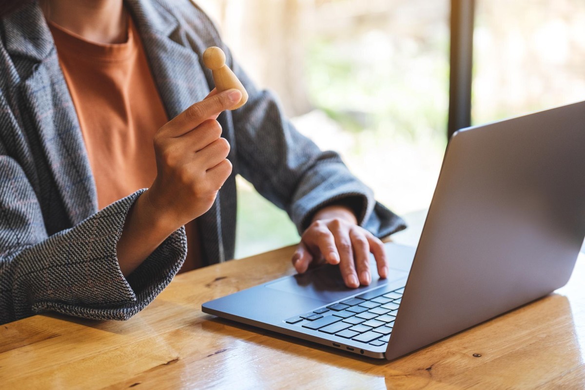 Human building reputation with AI assistance