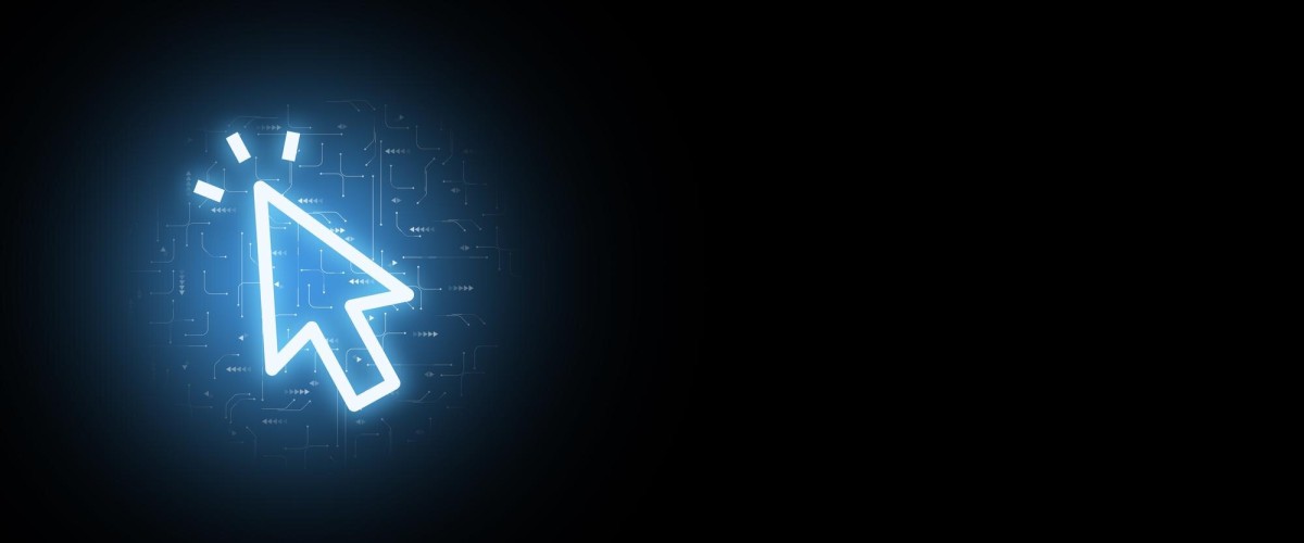 Person clicking on website link