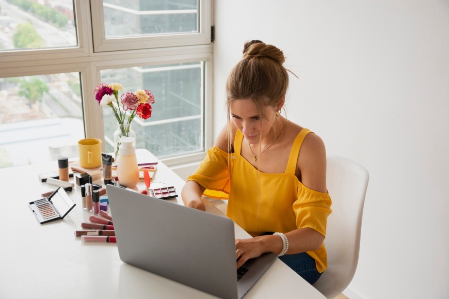 Person blogging at a modern tech desk